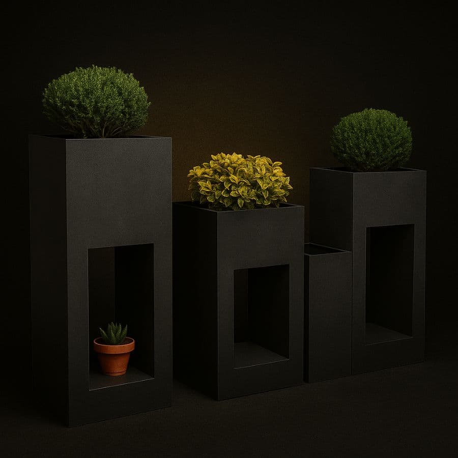 Jardinera modular con nicho frontal antracita — cantera natural tallada en Escolásticas, Querétaro